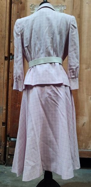 CARVEN
Outfit in parma check fabric with...