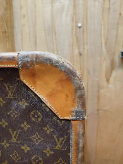 LOUIS VUITTON
Set of two soft suitcases and...