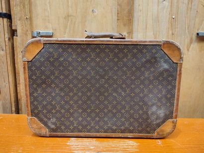 LOUIS VUITTON
Set of two soft suitcases and...