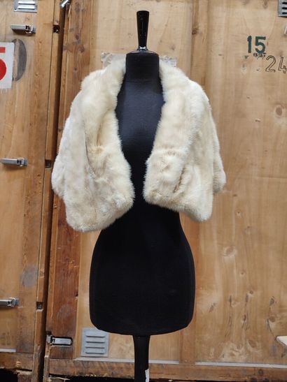 CARVEN
Mid-length, belted coat in cream astrakhan...