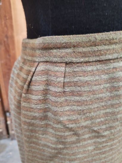 CARVEN
Outfit in brown and khaki striped...