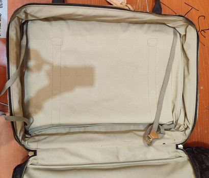 LOUIS VUITTON
Set of two soft suitcases and...