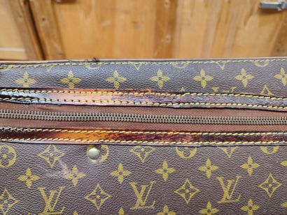 LOUIS VUITTON
Set of two soft suitcases and...
