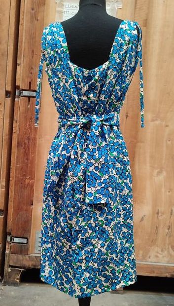 CARVEN 
Strapless dress in silk with blue...