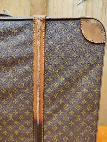 LOUIS VUITTON
Set of two soft suitcases and...