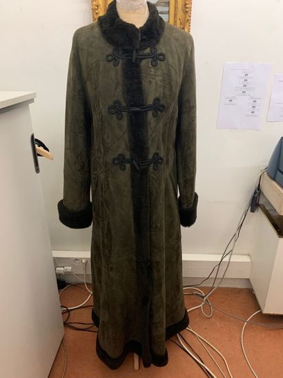 TURKIS TUKKU
Long brown shearling coat with...