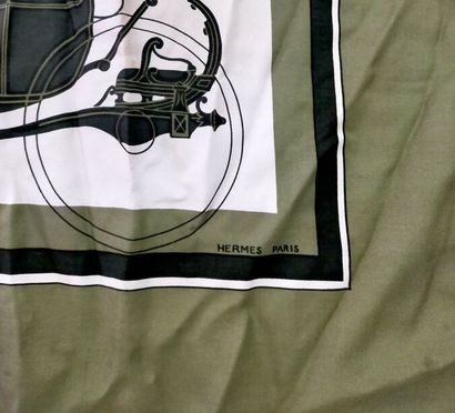 HERMES Paris
Carré 90 in printed silk twill
Les...