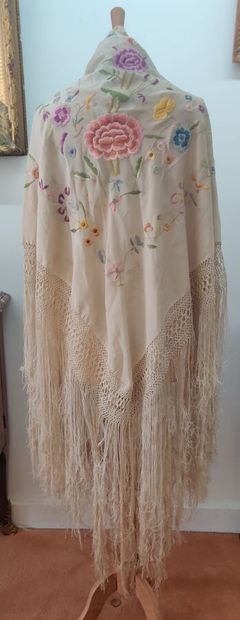 Set of two fringed shawls comprising: 
-...