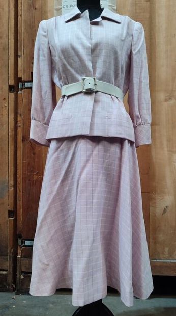 CARVEN
Outfit in parma check fabric with...