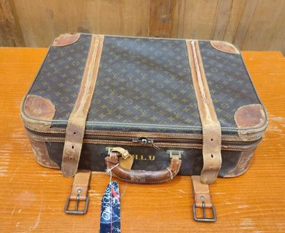 LOUIS VUITTON
Set of two soft suitcases and...