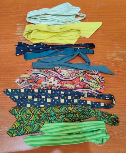 Set of collar scarves and bow ties
Various...