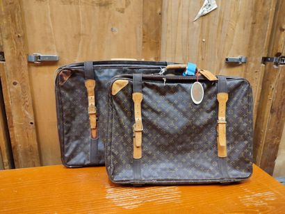 LOUIS VUITTON
Set of two soft suitcases and...