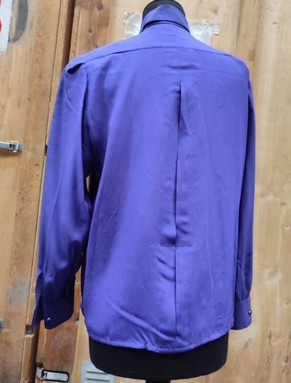 Lot of blouses including: 
- MILA SCHON DUE,...