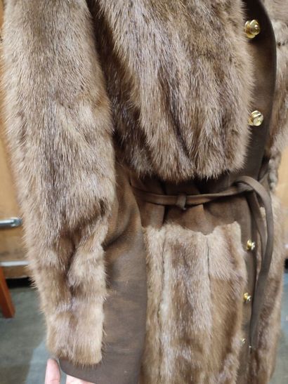 CARVEN
Slim-fitting, mid-length brown fur...