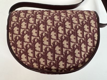 CHRISTIAN DIOR
Shoulder bag in signed canvas...
