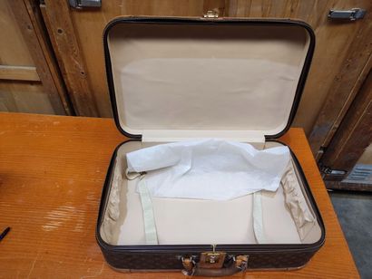 LOUIS VUITTON
Set of two soft suitcases and...