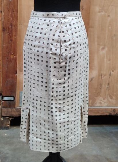 CARVEN
Outfit in cream fabric patterned with...