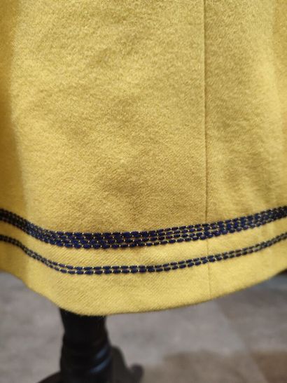 CARVEN
Outfit in yellow fabric with black...