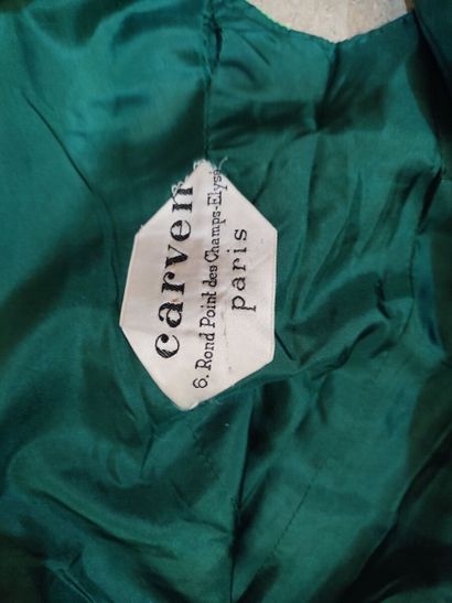 CARVEN
Set in green fabric consisting of...