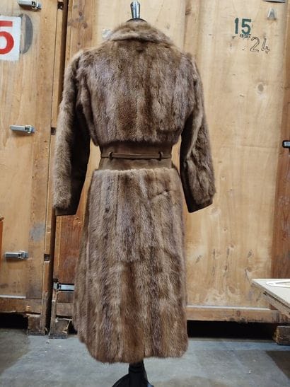 CARVEN
Slim-fitting, mid-length brown fur...
