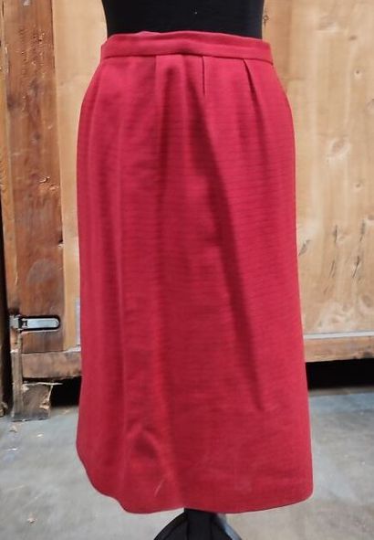 CARVEN
Outfit in red felt with fine black...
