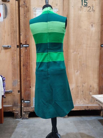 CARVEN
Set in green fabric consisting of...