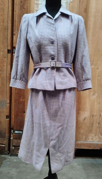 CARVEN
Outfit in white and purple houndstooth...