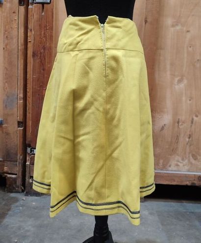 CARVEN
Outfit in yellow fabric with black...