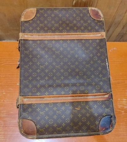 LOUIS VUITTON
Set of two soft suitcases and...