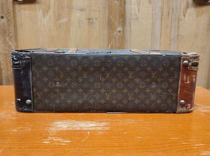 LOUIS VUITTON
Set of two soft suitcases and...