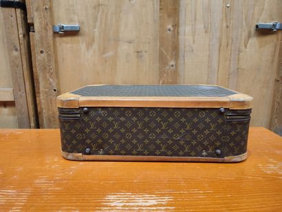 LOUIS VUITTON
Set of two soft suitcases and...