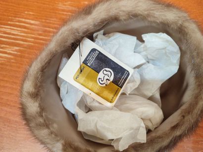 Set of furs including five toques and a shawl
Various...