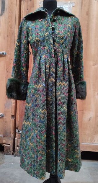 GIVENCHY
Mid-length coat in dark green wool

Size...