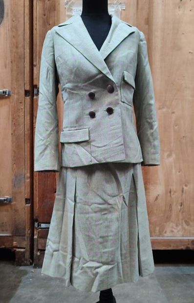 CARVEN
Outfit in grey and green Prince of...