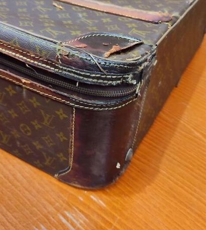 LOUIS VUITTON
Set of two soft suitcases and...