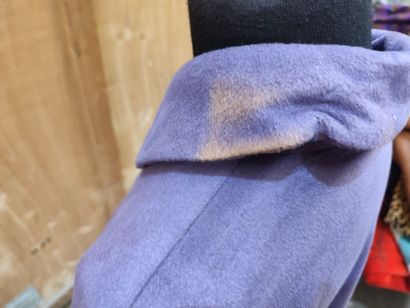CARVEN
Purple cape with fur bottom in the...