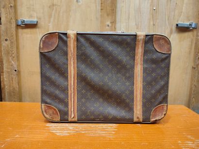 LOUIS VUITTON
Set of two soft suitcases and...