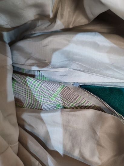 CARVEN
Outfit in grey and green Prince of...