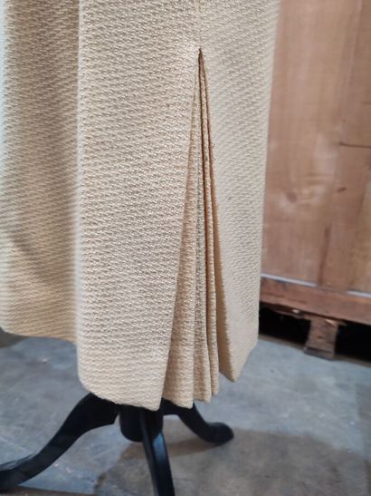 CARVEN
Set in yellow fabric with pleated...