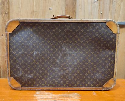 LOUIS VUITTON
Set of two soft suitcases and...