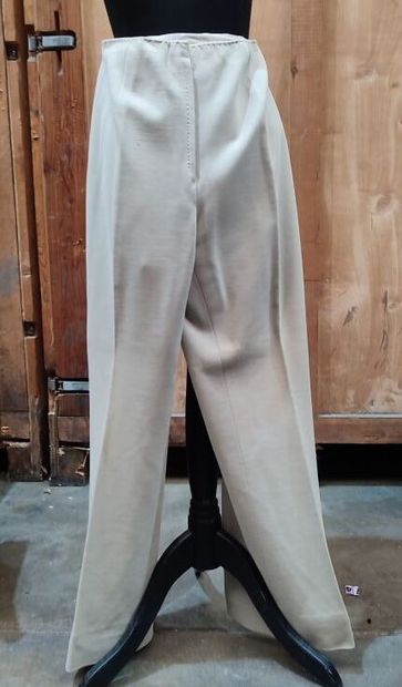 CARVEN
Outfit in beige fabric with double-breasted...