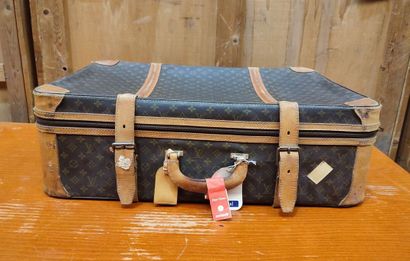 LOUIS VUITTON
Set of two soft suitcases and...