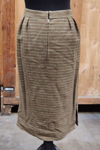 CARVEN
Outfit in brown and khaki striped...