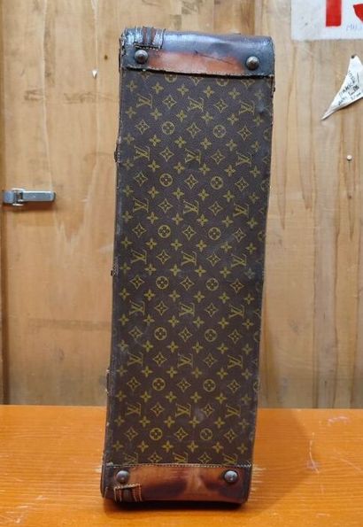 LOUIS VUITTON
Set of two soft suitcases and...