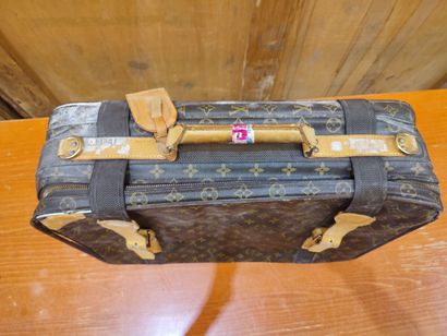 LOUIS VUITTON
Set of two soft suitcases and...