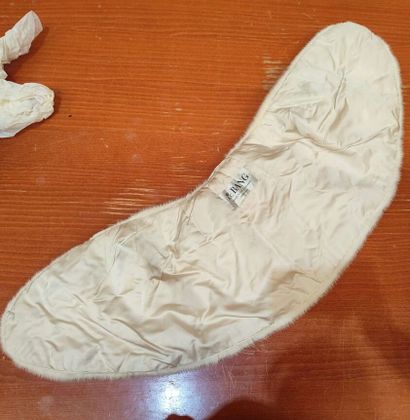 Set of furs including five toques and a shawl
Various...