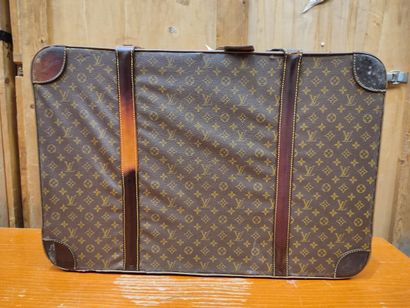 LOUIS VUITTON
Set of two soft suitcases and...