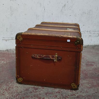 MADLER KOFFER
Travel trunk in painted canvas,...