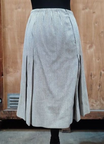 CARVEN
Outfit in black-striped white fabric...