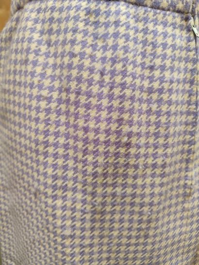 CARVEN
Outfit in white and purple houndstooth...